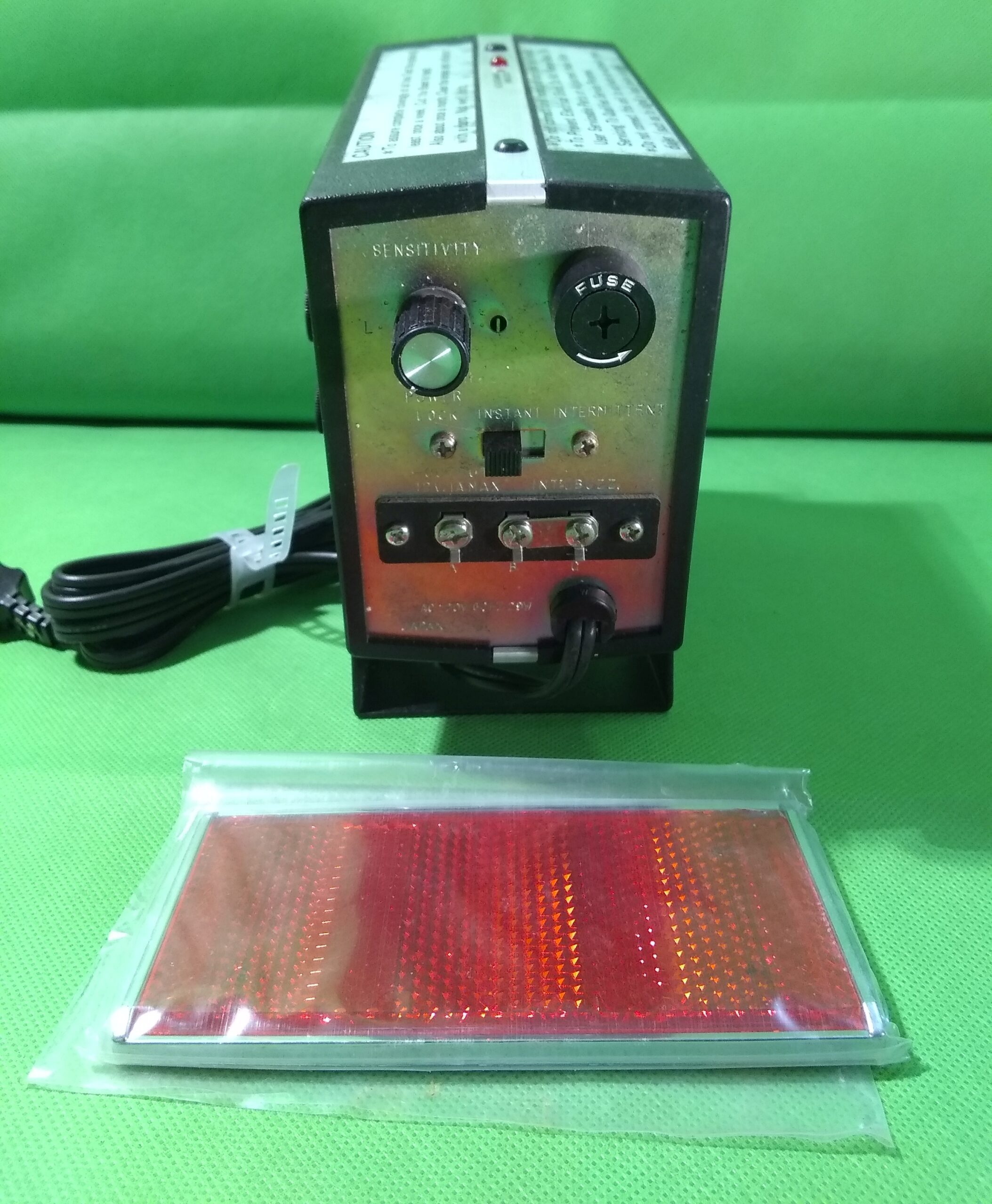 Archer Invisible Beam Intrusion Detection Unit Model 49-201 with reflector - Image 3