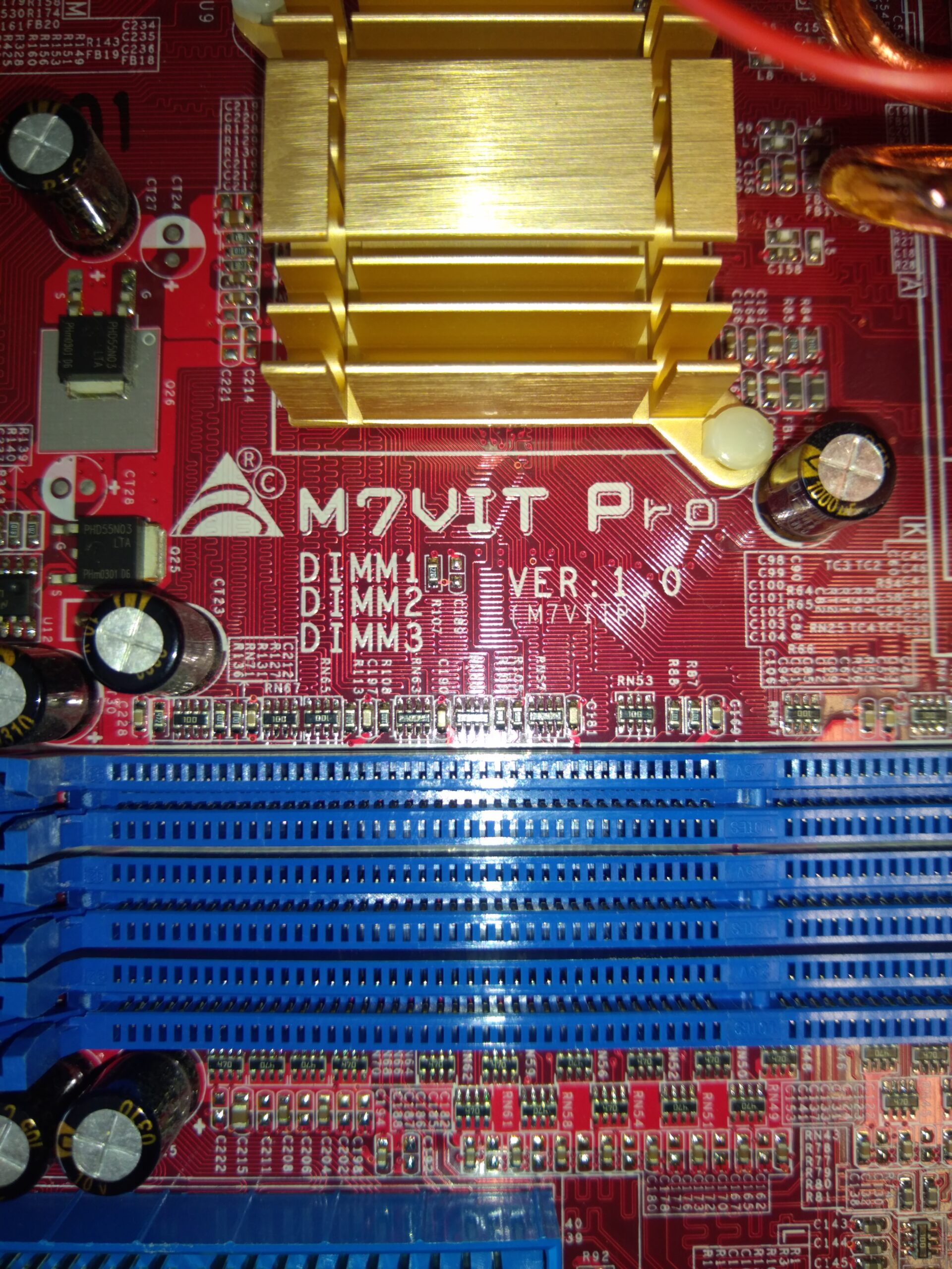 Biostar M7VITP Ver. 1.0 Computer Motherboard / AMD Processor & Fan Heatsink