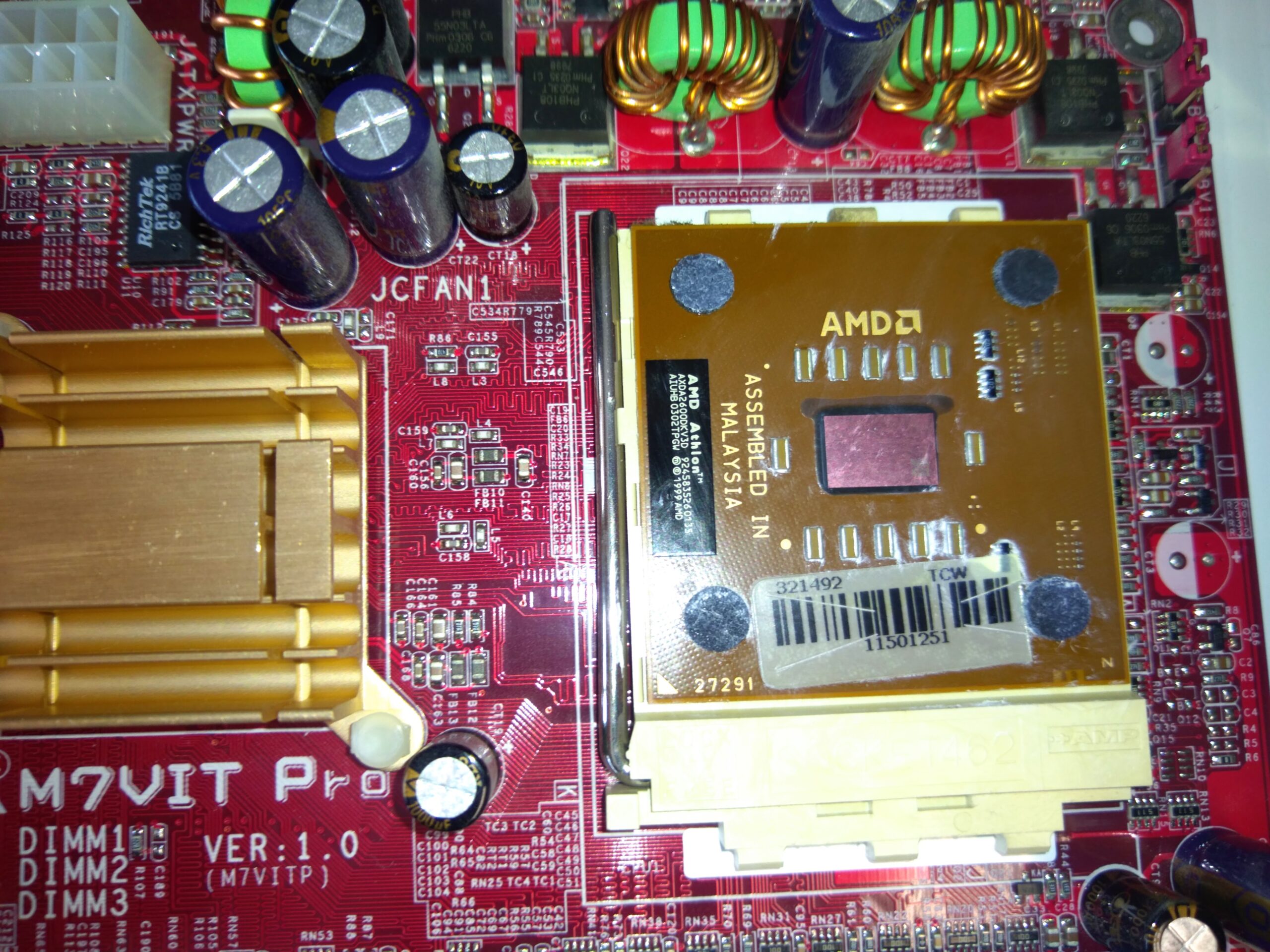 Biostar M7VITP Ver. 1.0 Computer Motherboard / AMD Processor & Fan Heatsink - Image 4