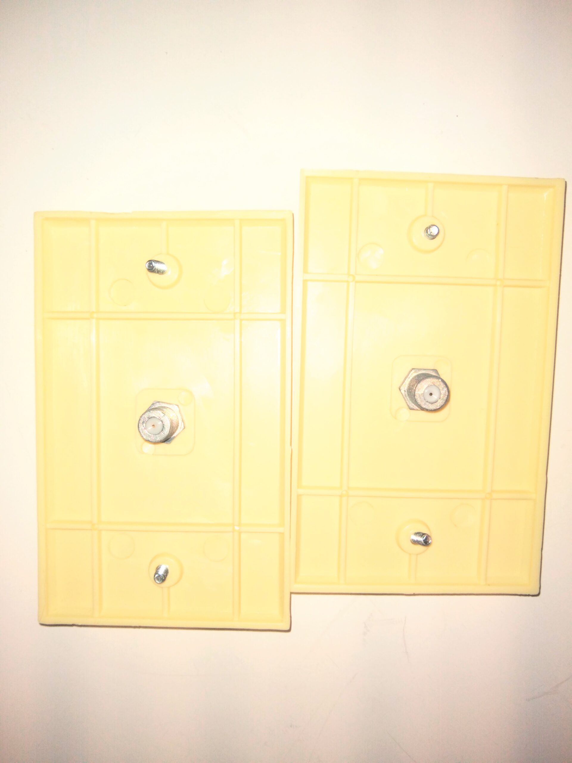Coax Wall Plate 1 Port Single F Connector- Ivory (Pack of 2) - Image 2