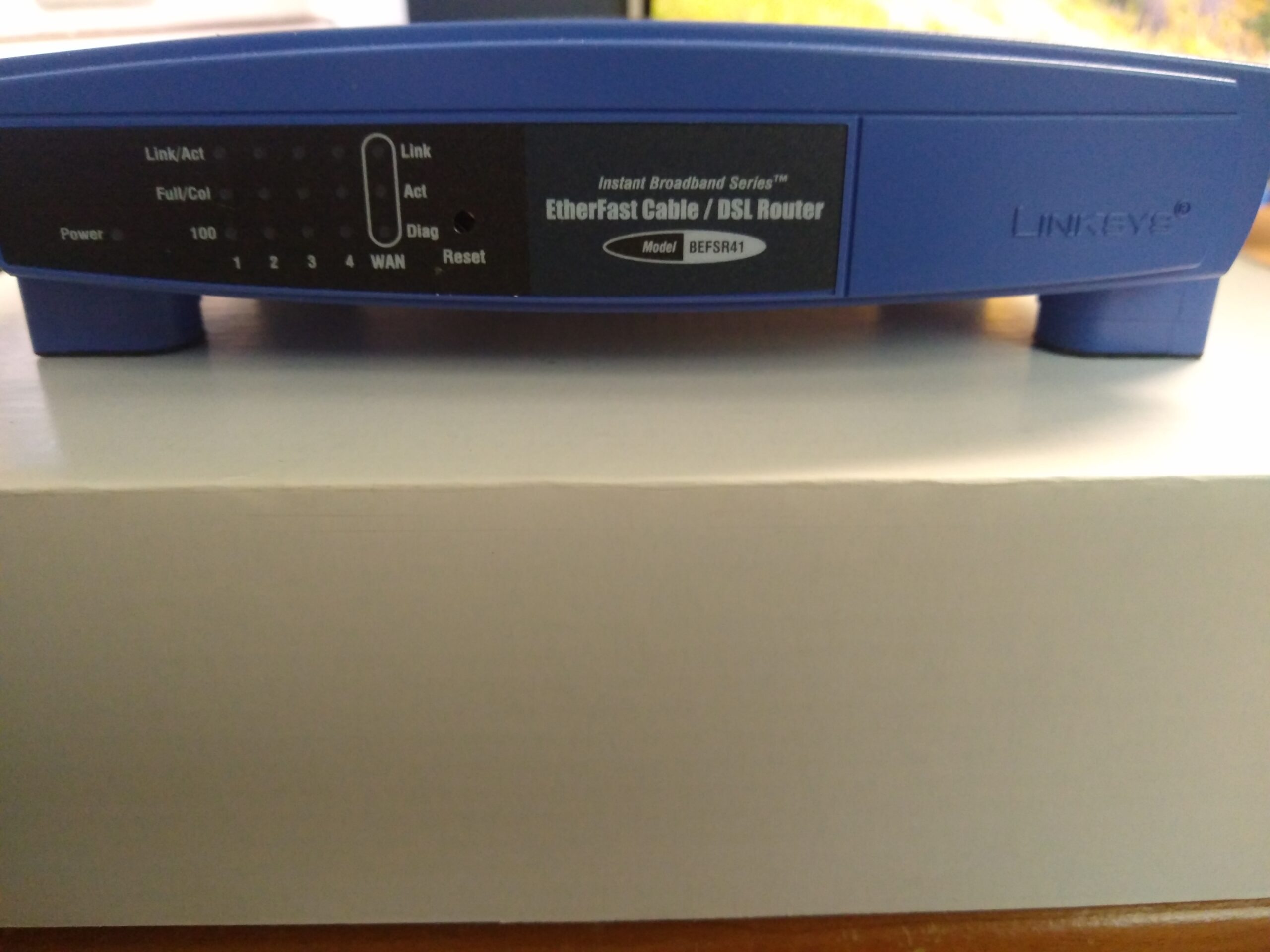 Linksys EtherFast Cable/DSL Router w/4-port switch #BEFSR41 - Image 2