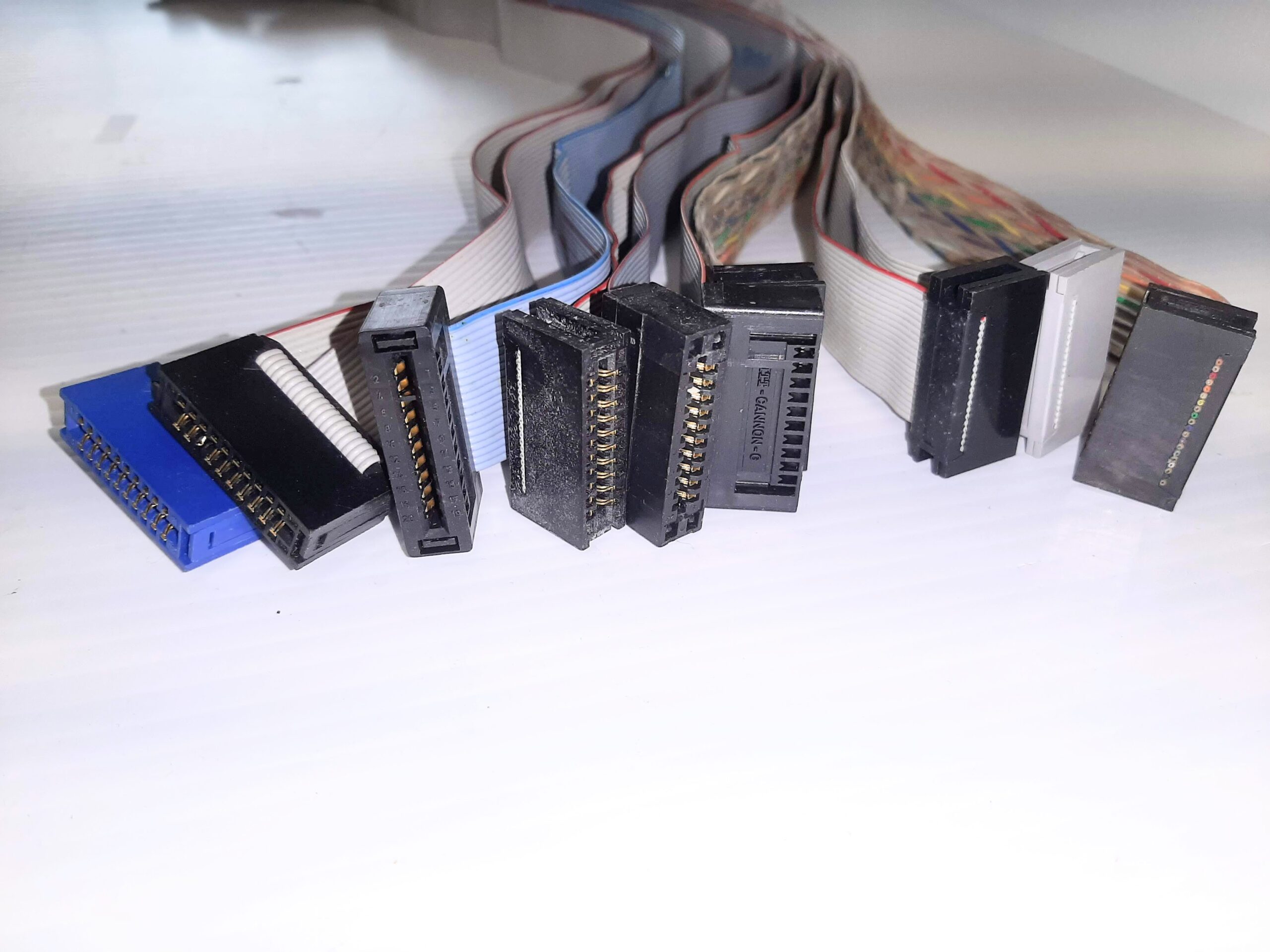 Lot of 10 IDC 20 Pin Flat Ribbon Cable Female w/ Slot Connectors - Image 2