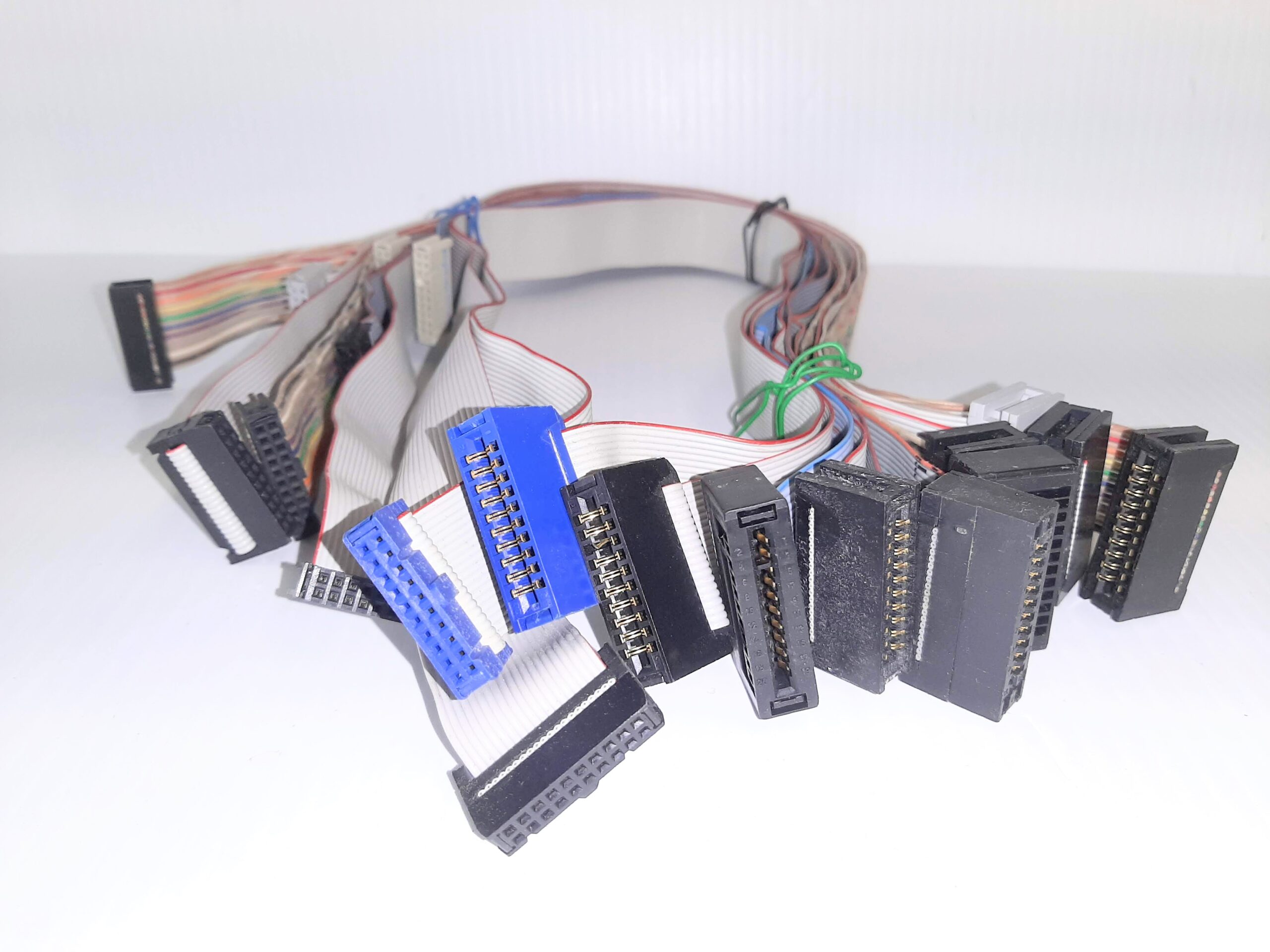 Lot of 10 IDC 20 Pin Flat Ribbon Cable Female w/ Slot Connectors - Image 4