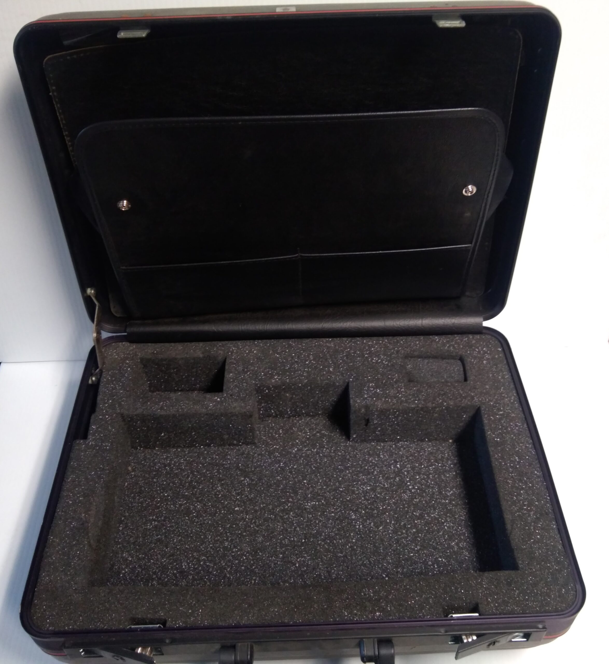 Nice Equipment Carrying Case with Styrofoam Insert - Image 3