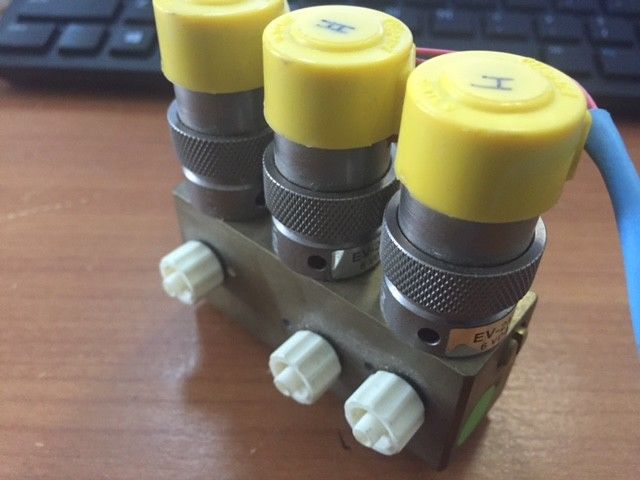 Set of 3 Clippard ET-2M-6 VDC 2-Way Elec. Valves, N-C, mounted on Manifold Block - Image 2